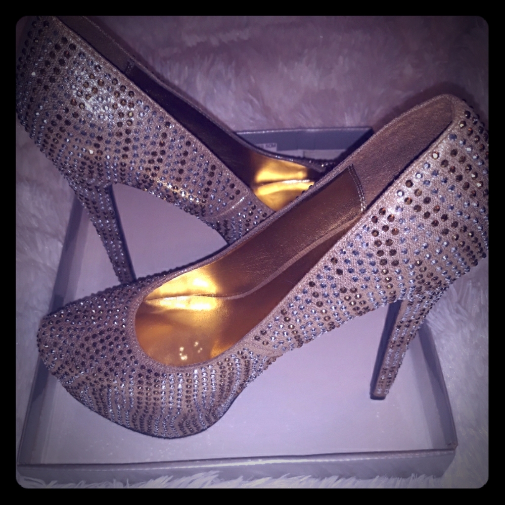 Stilletto pumps.